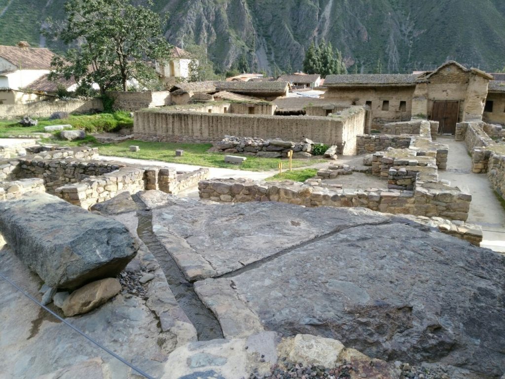 遺跡の中の水路